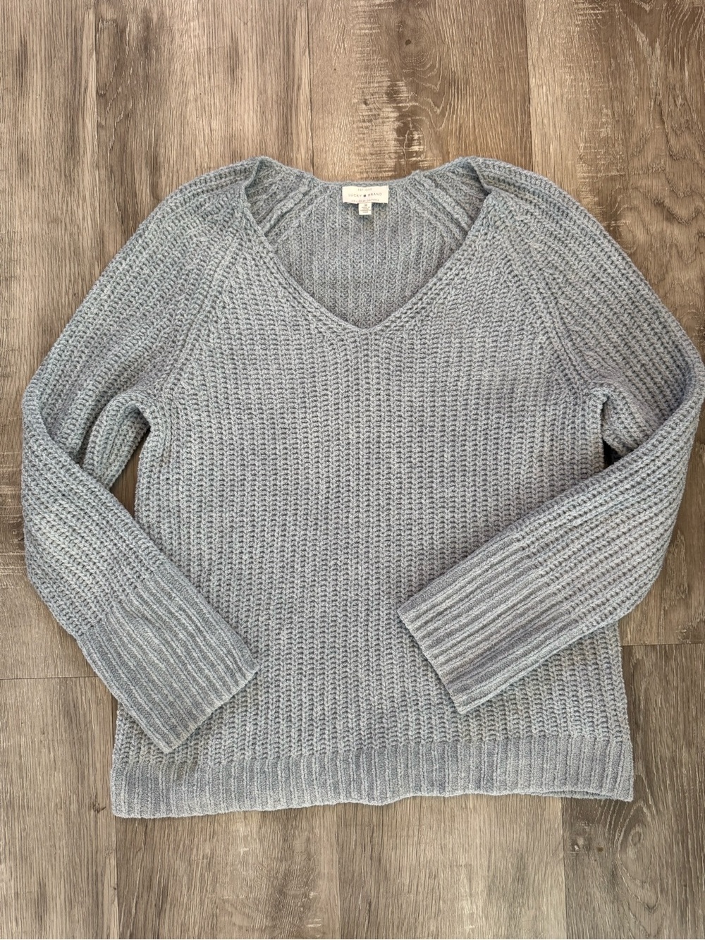 Lucky Brand Women's Light Blue Super Soft V-Neck Fuzzy Sweater Size Medium